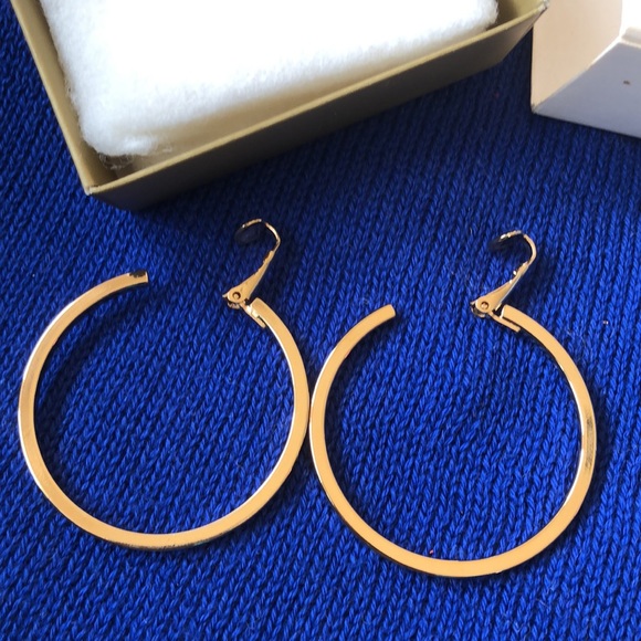NWT vintage Avon clip Great Hoops earrings gold tone - Picture 4 of 9